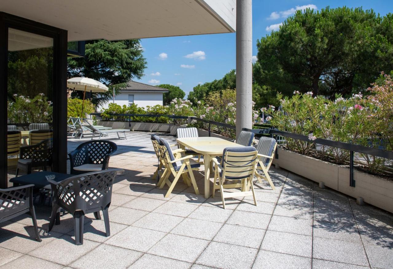 デセンツァーノ・デル・ガルダGarda Fantasy Terrazzaアパートメント エクステリア 写真